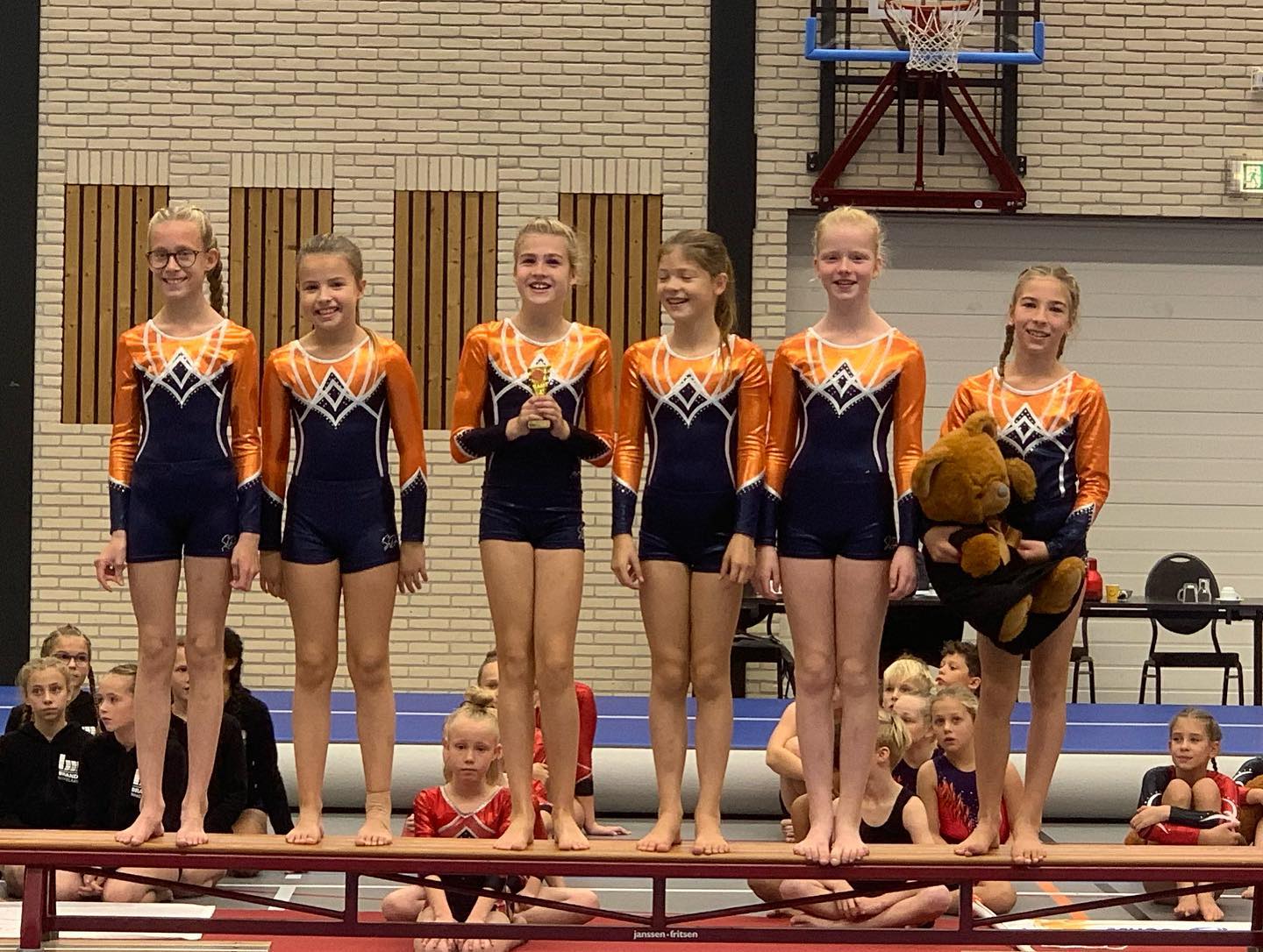 2 prijzen voor de jongste leden van de springselectie